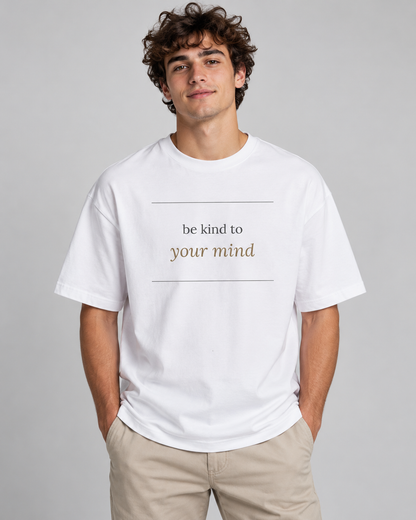 T-Shirt „be kind to your mind“ von ON2U am Modell (KI-generiert)